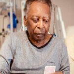 Pele-was-discharged-after-a-month-hospitalized-for-a-tumor