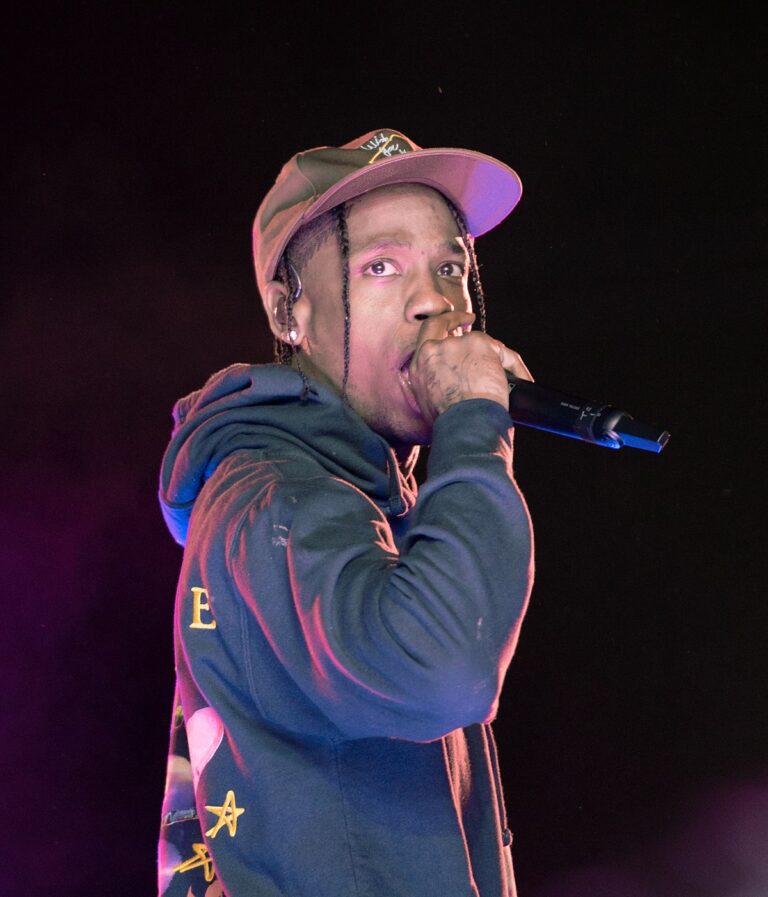 1200px-Travis_Scott_-_Openair_Frauenfeld_2019_08