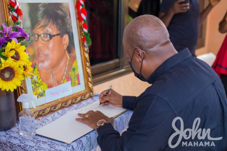 Mahama-signs-book-of-condolence-for-Dzifa-Attivor-3-1024x683