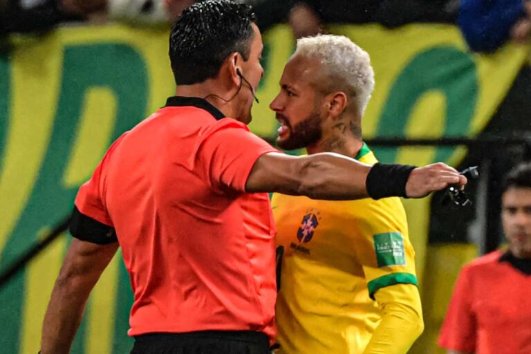 Neymar_Brazil_Colombia_referee_2021