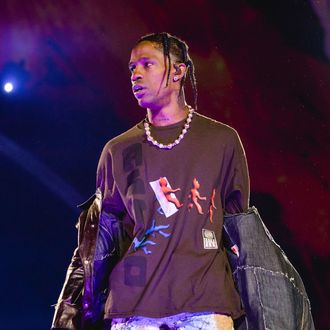 65ebd951a87e0ef2222f1d03d97dc5410a-travis-scott.rsquare.w330