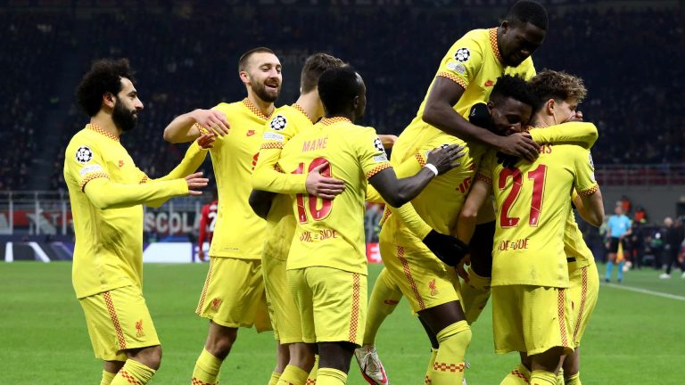 Liverpool_celebrate_Divock_Origi_goal_vs_AC_Milan_2021-22
