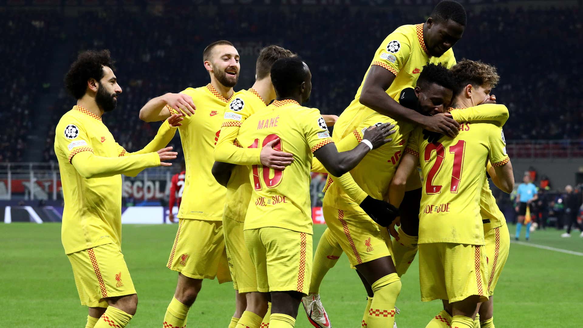 Liverpool_celebrate_Divock_Origi_goal_vs_AC_Milan_2021-22