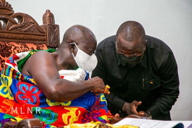 Otumfuo-and-Lands-Minister-637x424