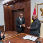 Akufo-Addo-receives-Otumfuo-Commemorative-Gold-Coin-main-609x424