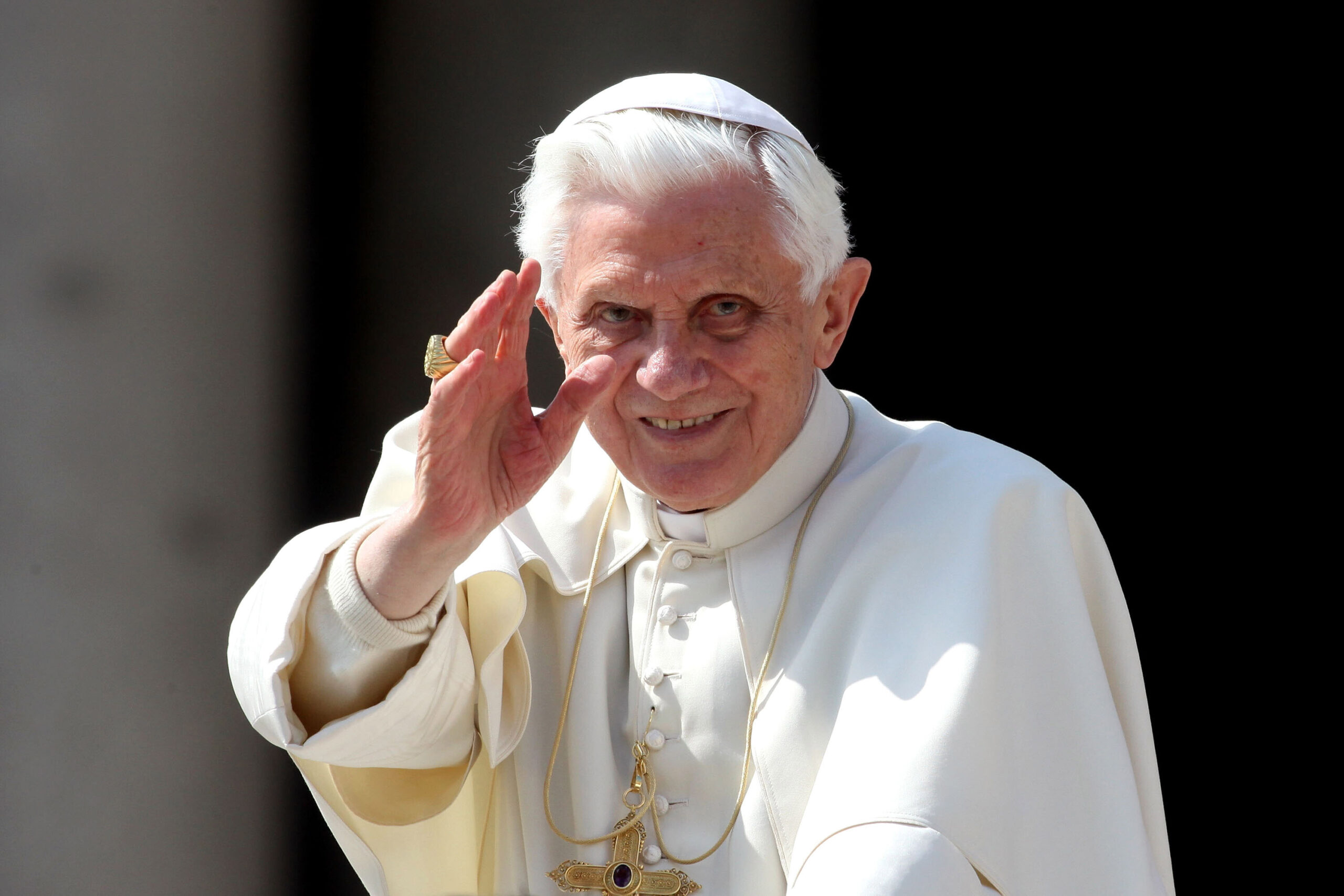 Pope Benedict XVI Holds Weekly Audience - March 30, 2011