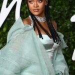 00-rihanna-fashion-awards