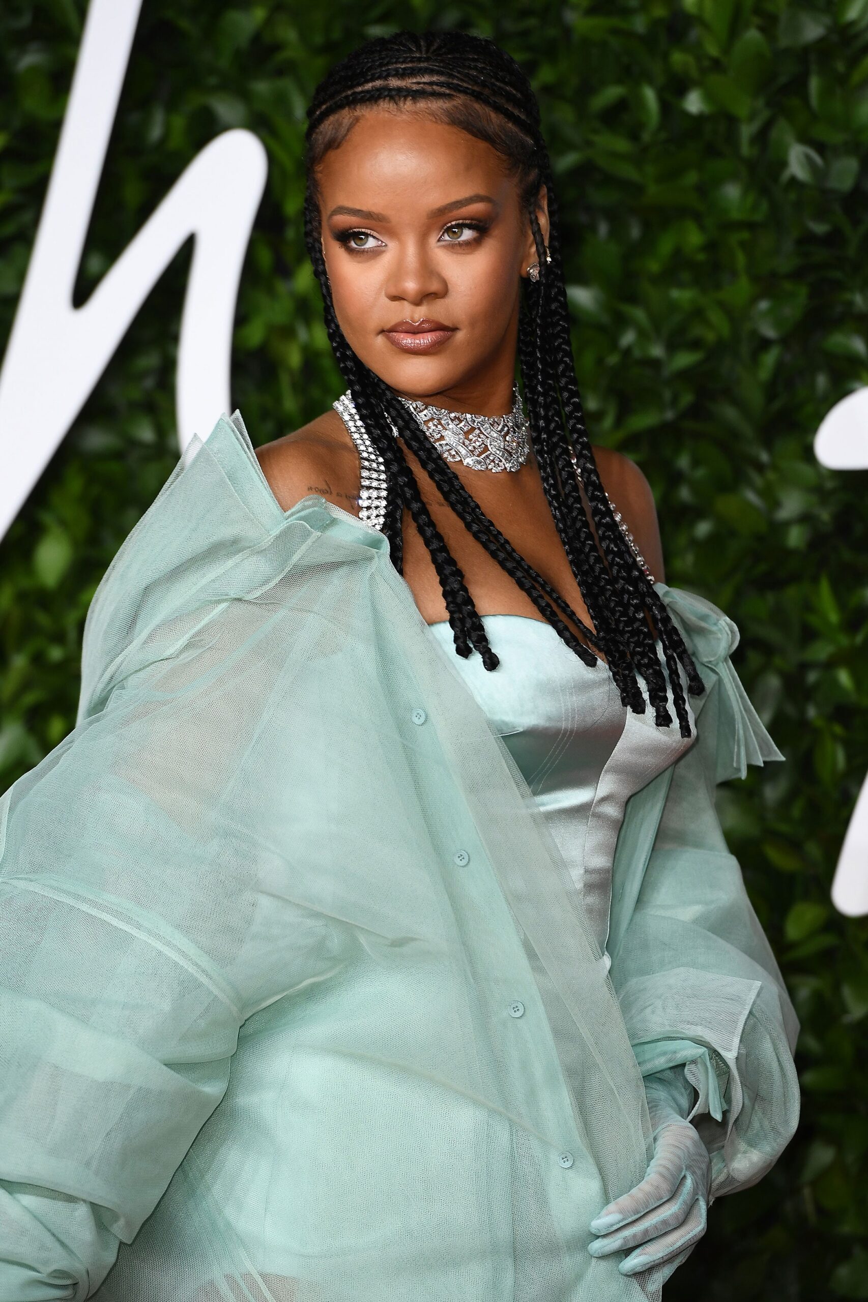 00-rihanna-fashion-awards