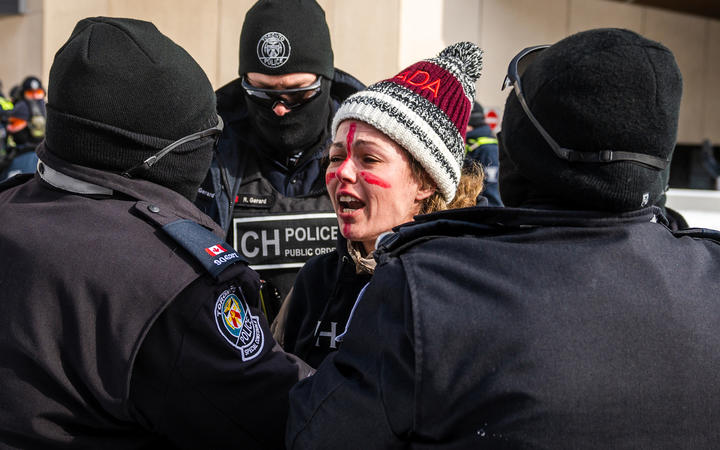 eight_col_000_323B3FW