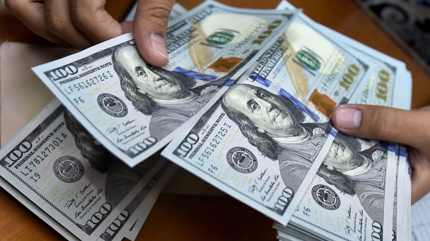 MW-DZ386_dollar_20151116105845_ZH