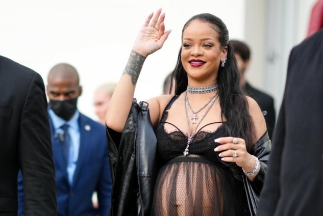 Rihanna-at-the-Paris-Fashion-Week-633x424