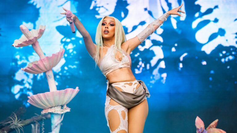 https___cdn.cnn.com_cnnnext_dam_assets_220325162449-01-doja-cat-acl-2021