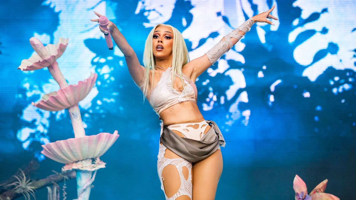 https___cdn.cnn.com_cnnnext_dam_assets_220325162449-01-doja-cat-acl-2021