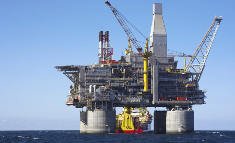 oil-rig-900