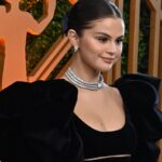 Selena-Gomez-takes-SAG-Awards-stage-barefoot