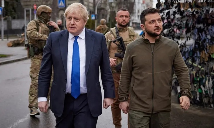 UK-pledges-to-help-Ukraine-with-120-armored-vehicles