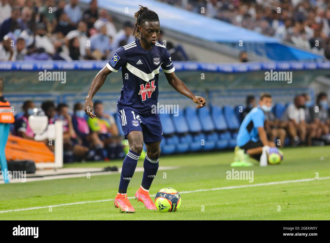 gideon-mensah-de-girondins-de-bordeaux-durante-el-partido-de-la-liga-1-uber-eats-entre-marsella-y-burdeos-en-el-velodromo-de-orange-el-15-de-agosto-de-2021-en-mar-2gekw5y