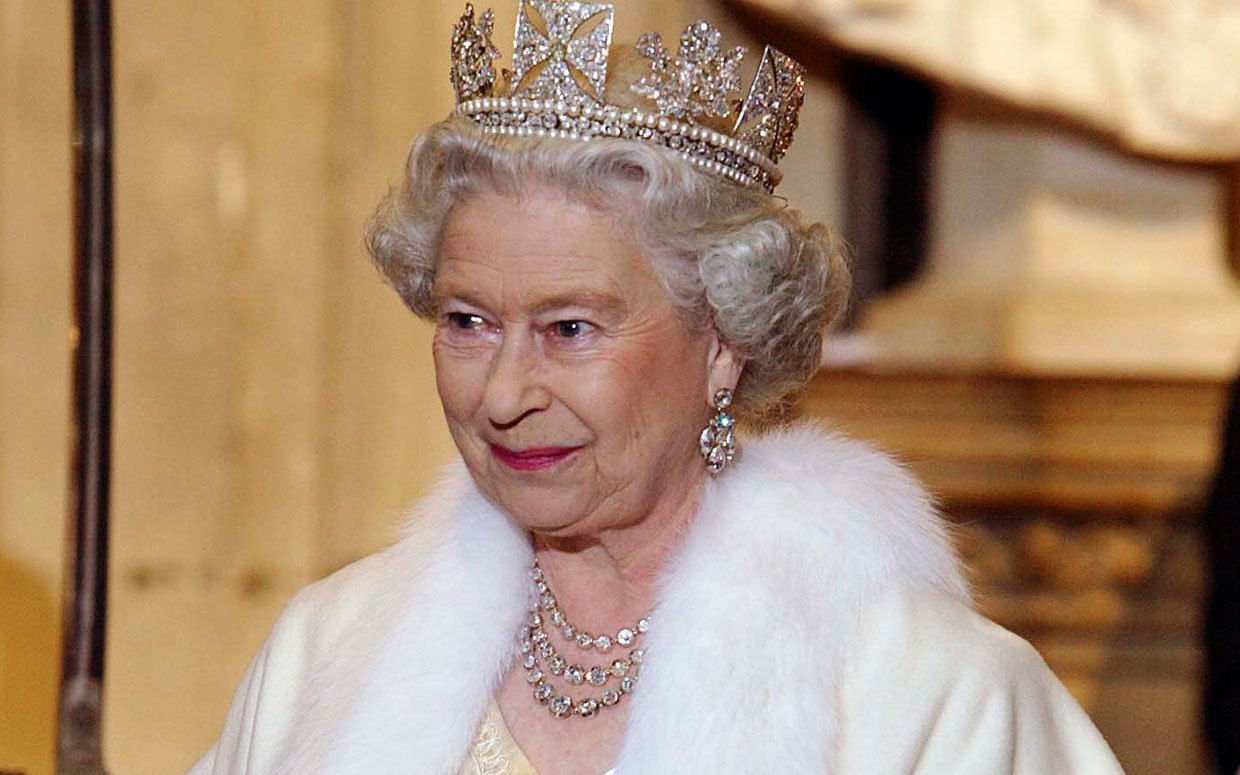 queen-elizabeth-2002