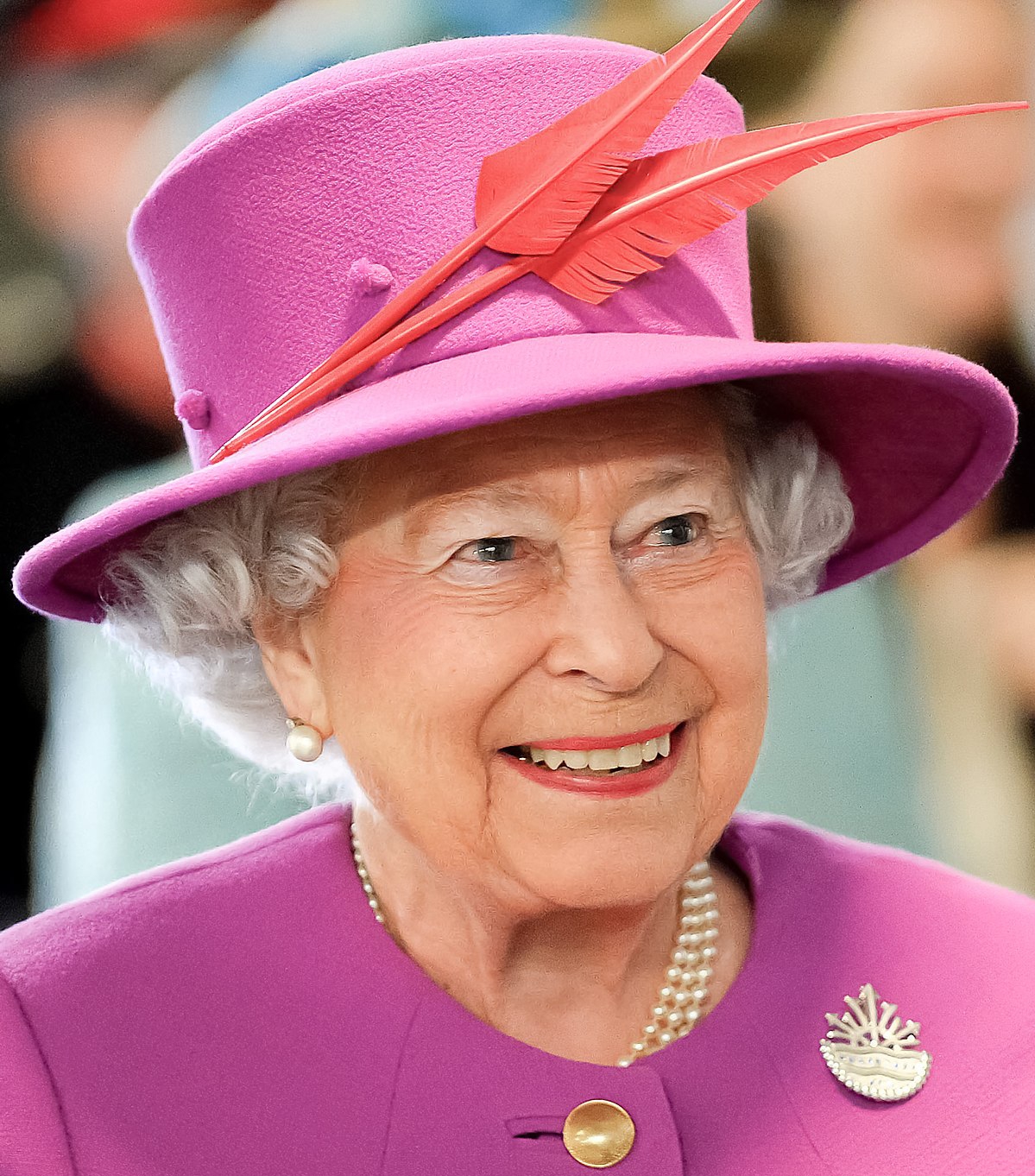 Queen_Elizabeth_II-e1618989644702