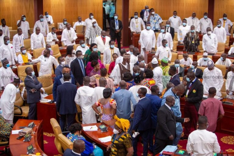 confusion-in-parliament-2-1024x683