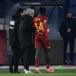 823202293805-8cs1vihuup-jose-mourinho-defiende-a-afena-gyan-por-lesionar-a-wijnaldum