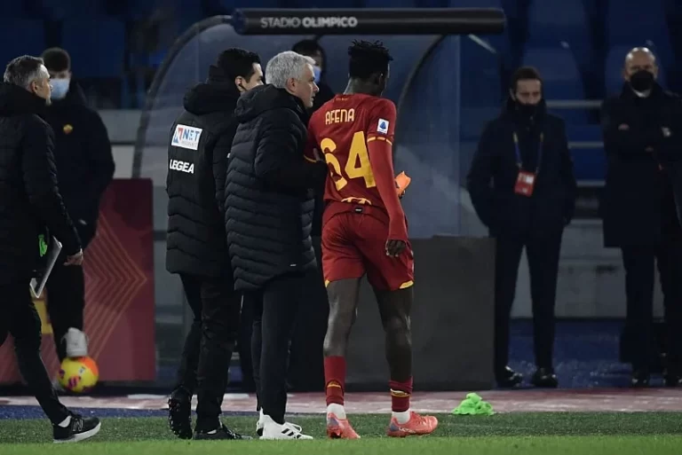 823202293805-8cs1vihuup-jose-mourinho-defiende-a-afena-gyan-por-lesionar-a-wijnaldum