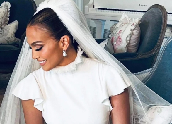 Jennifer-Lopez_1-587x424