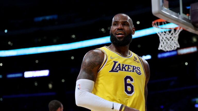 https___cdn.cnn.com_cnnnext_dam_assets_220818102036-lebron-contract-lakers