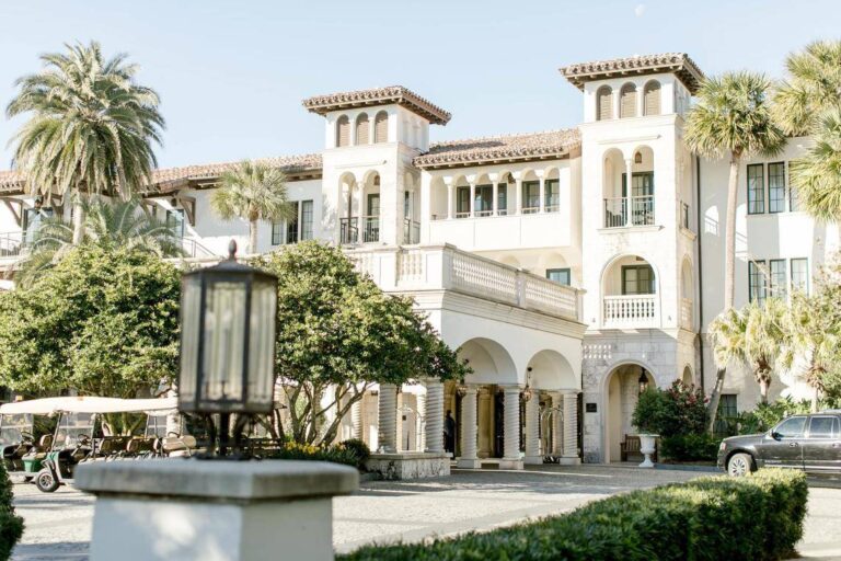 the-cloister-entrance-sea-island-fb-credit-lindsay-stewart-photography-the-southern-c