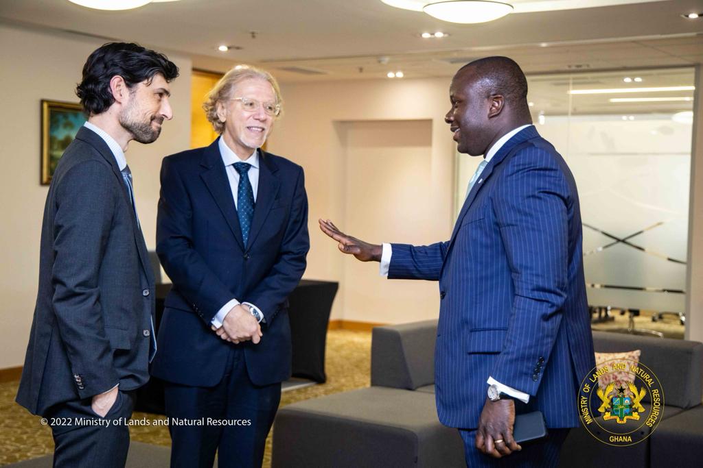 Lands-Minister-and-Australian-1